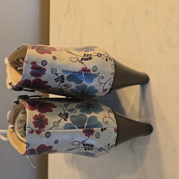 Goby Shoes - Floral High Heel Butterfly Boots - Picture 5 of 7